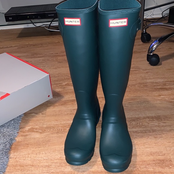 Authentic Hunter Wellington boots Size 9 - Picture 4 of 16